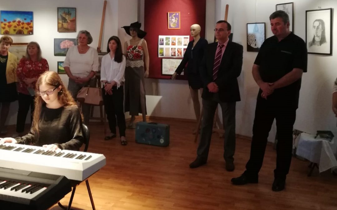 Expoziția claselor de arte vizuale din cadrul CJCPCT „Liviu Borlan” Maramureș – secția Școala Populară de Artă găzduită de Muzeul Județean de Istorie și Arheologie Baia Mare-Maramureș